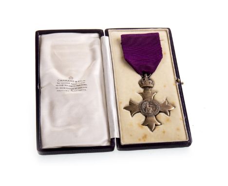 SILVER GILT ORDER OF THE BRITISH EMPIRE MEDAL, the obverse with central round plaque depicting figural scene, within border i