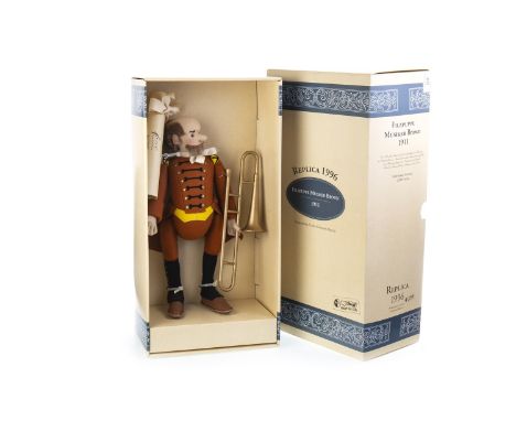 REPLICA 1996 STEIFF FELT MUSICIAN DOLL, the box inscribed&nbsp;Filzpuppe Musiker Brown 1911, in original box