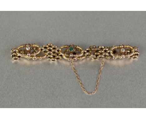 LATE VICTORIAN 15ct GOLD BRACELET WITH ALTERNATE GATE LINK AND OVAL LINKS SET WITH THREE ALTERNATE EMERALDS AND THREE DIAMOND