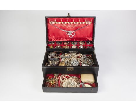 LARGE JEWELLERY CASE CONTAINING A QUANTITY OF COSTUME JEWELLERY and a Stratton POWDER COMPACT