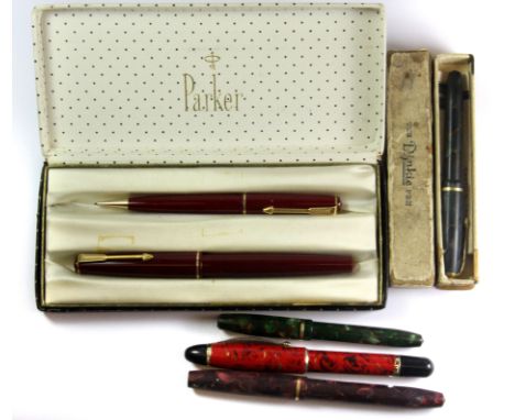 A small quantity of vintage pens.