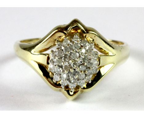 A 9ct yellow gold diamond cluster ring (R).