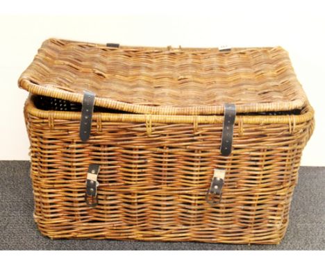 A large vintage laundry basket, 75 x 48 x 45cm.