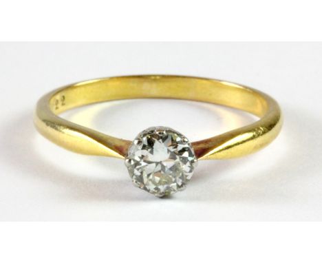 A 22ct yellow gold (stamped 22) solitaire brilliant cut diamond ring (Q).