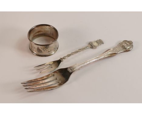 Silver fork with Bulldogs head,"The  British Bulldog Club", hallmarked for Birmingham 1936, 71g and two other items. (3)