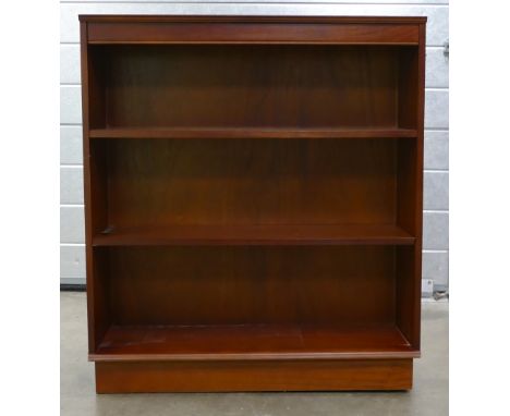 Beresford &amp; Hicks of England Three Shelf Open Bookcase. Height: 104cm 