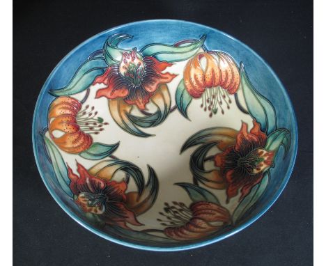 A MODERN MOORCROFT ART POTTERY TUBE LINED 'ANNA LILY' PEDESTAL BOWL, in original box. Impressed and painted marks to base. 26