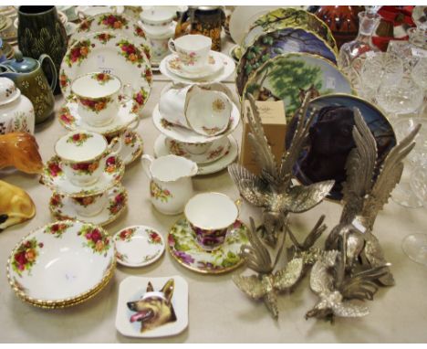 Royal Albert Old Country Roses teacups &amp; saucers, bowls &amp; side plates; a pair of pewter fighting cockerels; another t