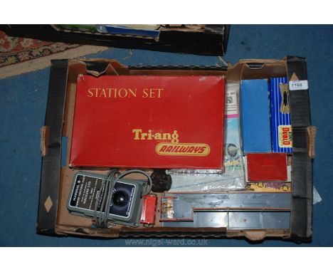A miscellaneous box of Hornby Dublo and Tri-ang model railway items