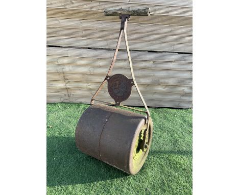 Cast iron garden roller Dimensions: Height:&nbsp;120cm&nbsp; Length/Width:&nbsp;55cm&nbsp; Depth/Diameter:&nbsp;50cmCondition