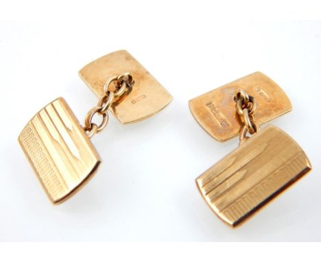 Pair of 9 ct yellow gold chain link cufflinks with engine turned decoration. 9.7 g