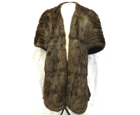 Vintage fitted mink stole. P&amp;P Group 1 (£14+VAT for the first lot and £1+VAT for subsequent lots) 