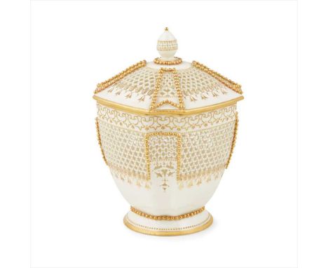 ROYAL WORCESTER JAR AND COVER, BY GEORGE OWEN DATED 1913 of typical colourway in cream with gilt highlights, the knopped fini