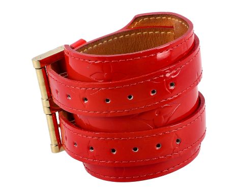 LOUIS VUITTON VINTAGE Armband "CHARLTON", Koll. 1999. Vernis Leder Serie in Rot mit goldfarbener Hardware. Doppelter Dornschl