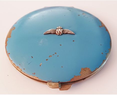 C.1930'S RAF LADIES POWER COMPACT WITH LOSS OF THE EGG BLUE&nbsp; COLOURING 8.5CM DIAMETER.

NO. 16