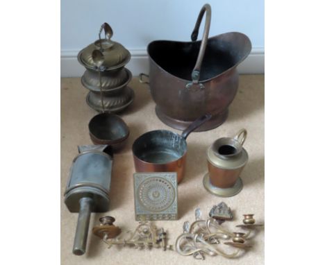 Parcel of copper and brass including coal bucket, GNR carriage lamp, pan, jug etc

All in used condition, unchecked 