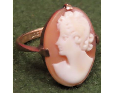 9ct gold cameo ladies dress ring. Total Weight Approx. 2.6g

Reasonable used condition 