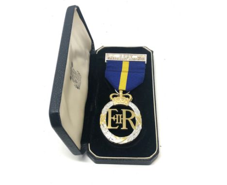 Boxed ER.11 officers territorial decoration dated 1959 army emergency reserve bar