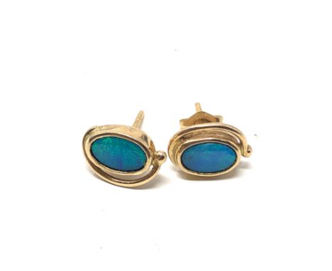 14ct gold opal stud earrings (1.9g)