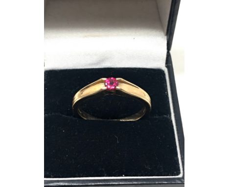 9ct gold ruby ring weight 3.9g