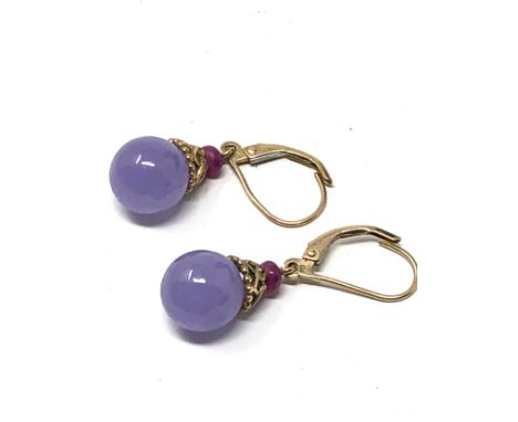 9ct gold lavender jade &amp; ruby drop earrings (5.2g)
