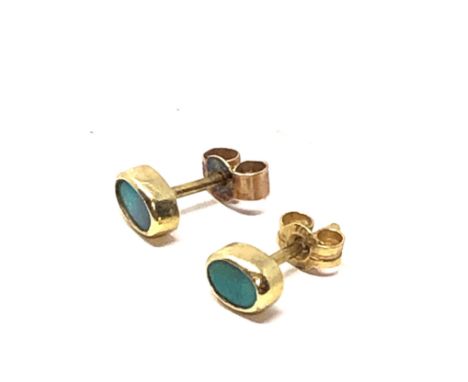 18ct gold opal stud earrings (1.3g)