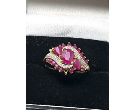 9ct gold vintage ruby & diamond cluster twist setting ring (2.9g)