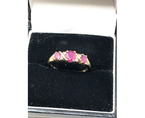 9ct gold ruby &amp; diamond fronted band ring (1.9g)