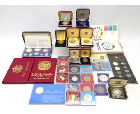 Collection of coins and coin sets including; 'First National Coinage of Barbados' 1973, in original case with certificates, T