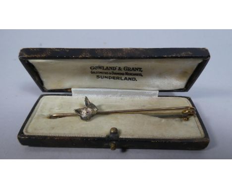 A Gold Metal Hunting Stock Pin with Gold Fox Mask, 8cm Long 