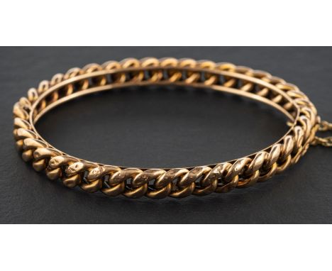 A curb-link hinged bangle, inner diameter ca. 5.3cm, total weight ca. 14.4gms. 