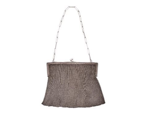 A Continental sliver link purse, bears import marks for London, 1913 of traditional design with chain link strap, 12.5cm wide