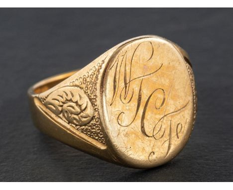 A 9ct gold signet ring, engraved with initials 'WTCF', with hallmarks for London, 1967, length of ring head ca. 1.7cm, ring s