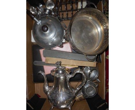 A case of six silver plated soup spoons, two boxes of knives, a case of cake forks, a Victorian silver plated coffee pot, a p