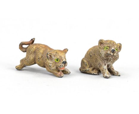 Zwei kleine Tierbronzen Wiener Art, 20. Jh., zwei niedliche, unbestimmte Tierchen, polychrom kalt patinierte Bronzen, ungest.