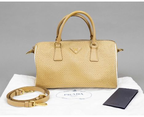 Prada, Speedy Bag, kamelfarbenes strukturiertes Leder, tlw. mit feiner Lochperforation, mit Details aus weißem Leder, goldfar