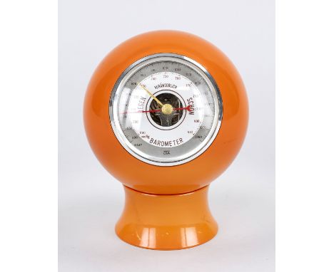 Space Age Barometer, 70er Jahre, auf dem Ziffernblatt bez. ''OTA''. Kugelförmig und orange auf separatem Sockel, H. 15 cm