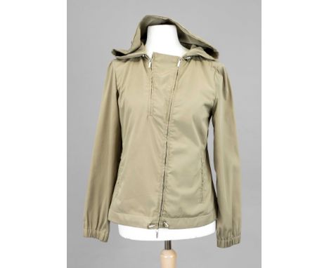 Jil Sander, leichte Jacke, khakifarbenes Kunstfaser-Mischgewebe, Kapuze, Reißverschluss, lange Ärmel mit elastischen Bündchen