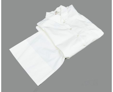 Hermes, Oversize Bluse, weiße Baumwolle, klassischer Button-Down-Kragen, kurze Passform, weiter kastiger Schnitt, verkürzte s