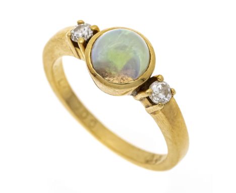 Opal-Brillant-Ring 750/000 mit einem Opal-Cabochon 7 mm mit einer Abplatzung und 2 Brillanten, zus. 0,14 ct W/SI, RG 55, 4,8 