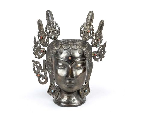 Buddhakopf, Südost-Asien/Tibet, 19./20. Jh., Bronze. Fehlstellen im Kopfschmuck, stellenweise gelötet, H. 34 cm