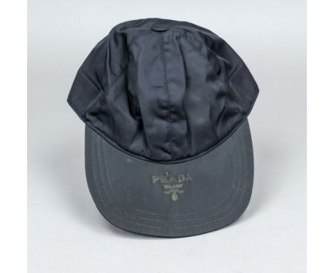 Prada, klassische Baseballkappe/Schirmmütze, schwarzes Nylon- und Rayon-Gewebe mit Details aus schwarzem Leder, Schirm mit ei
