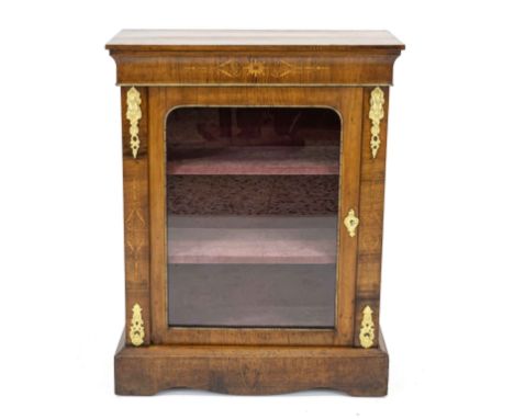 Vitrinenschrank , 19. Jh., Nussbaum schauseitig intarsiert, vergoldete Bronze-Applikationen, eintürig verglast, 103 x 78 x 33