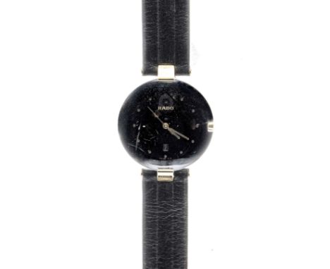 Rado Coupole Unisexuhr, Quarz, Ref. 129.4075.4N, um 1990, Quarzwerk ETA 956.412 läuft, schwarzes Zifferblatt mit aufgesetzten