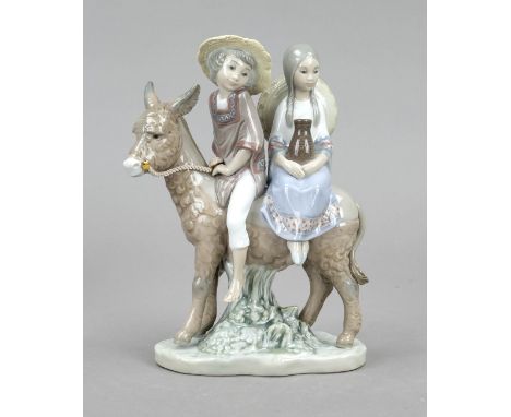 Figurengruppe, Lladro, Spanien, Ende 20.Jh., Ausritt in der Landschaft, Junge und Mädchen auf einem Esel, Modellnr. 5354, pol