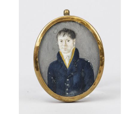 Miniatur, 19. Jh., polychrom auf Beinplatte? Portrait eines jungen Mannes. Oval hinter Glas im Messingrahmen, leicht ber., H.