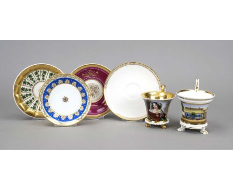 Zwei Tassen und 4 UT, Kalathosform auf drei Tatzenfüßen mit hochgezogenem Henkel, 1 Tasse, KPM Berlin, Marke 1837-1844, front