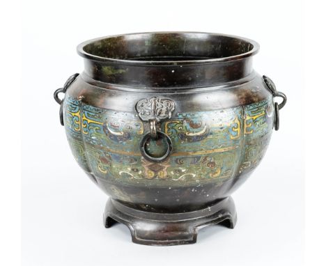 Cloisonné Cachepot, China um 1900, Bronze mit archaisierendem, polychromen Zellenschmelz, Ringhandhaben, H. 26 cm
