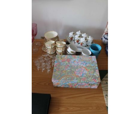 MISCELLANEOUS PART TEA SETS, dessert sets including Foley china, Evesham, Royal Worcester etc. 