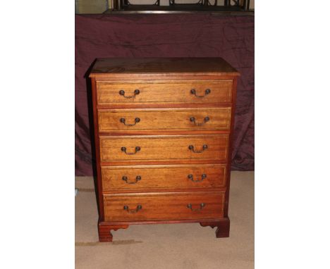 A MAHOGANY SMALL CHEST OF DRAWERS, IN GEORGIAN STYLE, on bracket feet, 75cm (w) x 100cm (h)